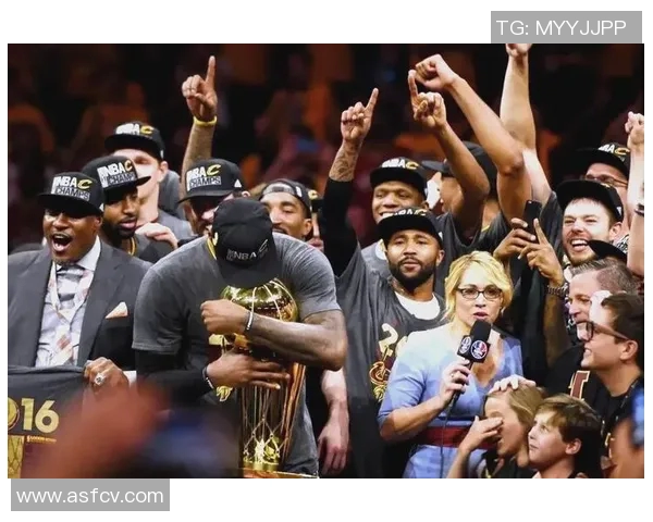 2014年骑士与湖人对决回顾球场上的传奇对抗与精彩瞬间