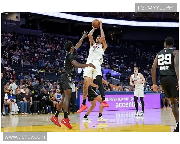 夏季联赛男篮对决热火队精彩瞬间回顾与赛后分析 夏季联赛男篮对决热火队精彩瞬间回顾与赛后分析