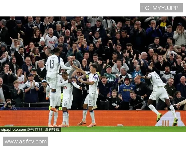 塞尔塔与曼联激战成平局比赛结果引发球迷热议 塞尔塔与曼联激战成平局比赛结果引发球迷热议