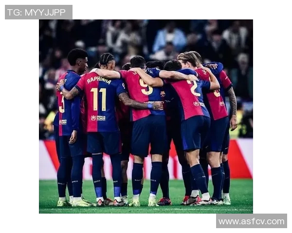 塞维亚主场迎战巴萨决战西甲巅峰对决引发球迷热议 塞维亚主场迎战巴萨决战西甲巅峰对决引发球迷热议