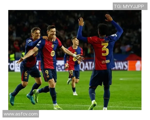 巴萨与巴黎激战正酣越位进球引发争议球迷热议裁判判罚合理性