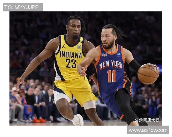 尼克斯与山猫激战正酣NBA赛场精彩瞬间回顾与分析