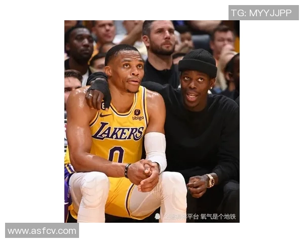 布鲁克洛佩斯:从篮球场上的巨人到全能战士的华丽转身 布鲁克洛佩斯:从篮球场上的巨人到全能战士的华丽转身