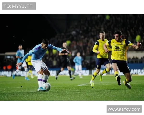 期特罗与博德的激烈对决展现足球魅力与战术智慧的完美结合 期特罗与博德的激烈对决展现足球魅力与战术智慧的完美结合