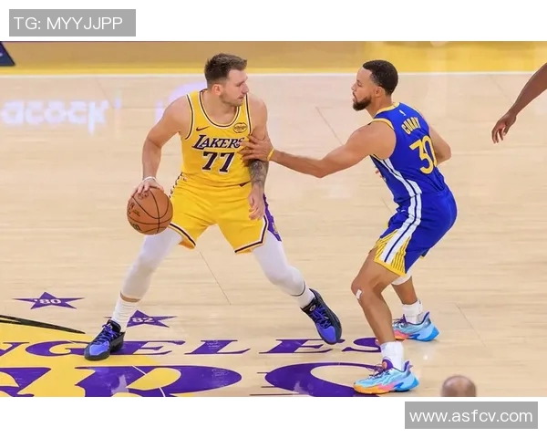 2014年12月湖人与勇士激战回顾：经典对决与精彩瞬间分析